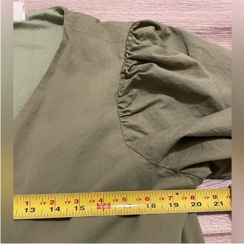 Elegant Green Puff Sleeve Dress - Picture 11 of 11